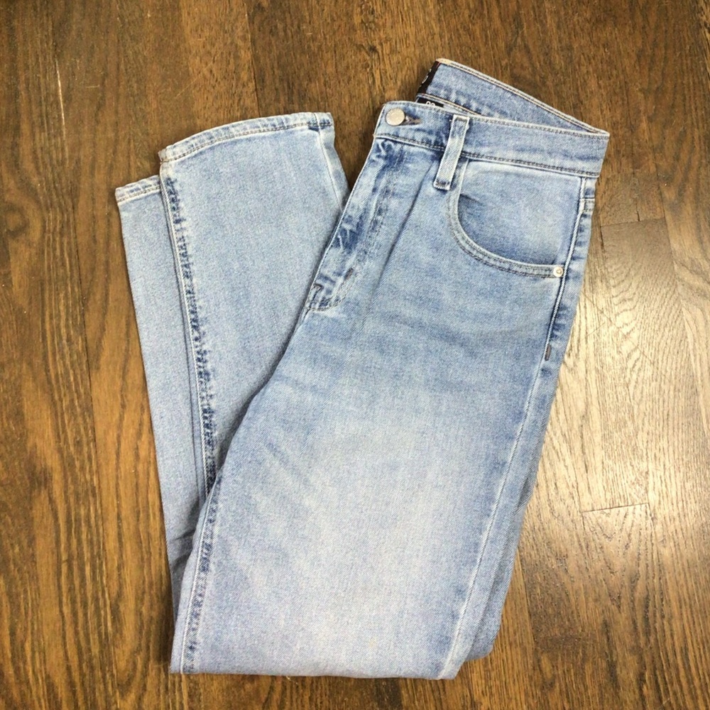 BDG GIRLFRIEND HIGH RISE CROPPED JEANS